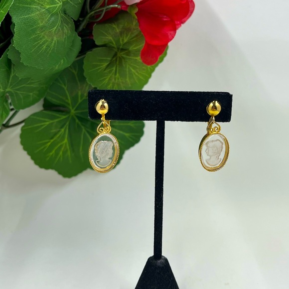 Minimalist Glass Cameo Vintage Clip On Earrings - Picture 1 of 5